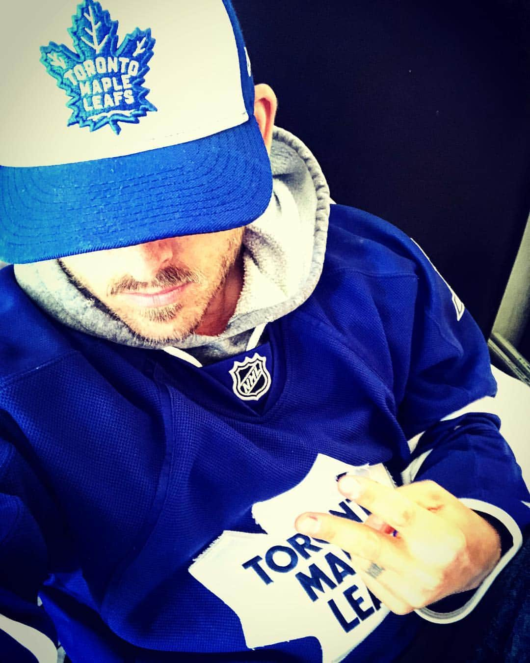 ケヴィン・ゼガーズさんのインスタグラム写真 - (ケヴィン・ゼガーズInstagram)「Let’s get it boys. @mapleleafs」4月16日 8時06分 - kevinzegers1984