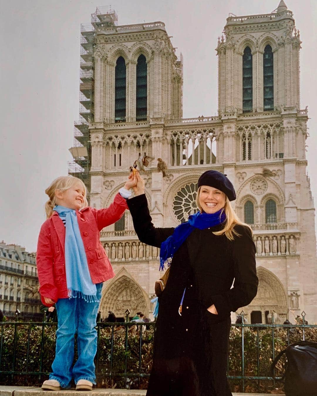 クリスティ・ブリンクリーさんのインスタグラム写真 - (クリスティ・ブリンクリーInstagram)「Nortre Couers sont Avec Notre Dame! 💔💔💔💔 #pasdesparole  #notredame #noscoeur」4月16日 8時18分 - christiebrinkley