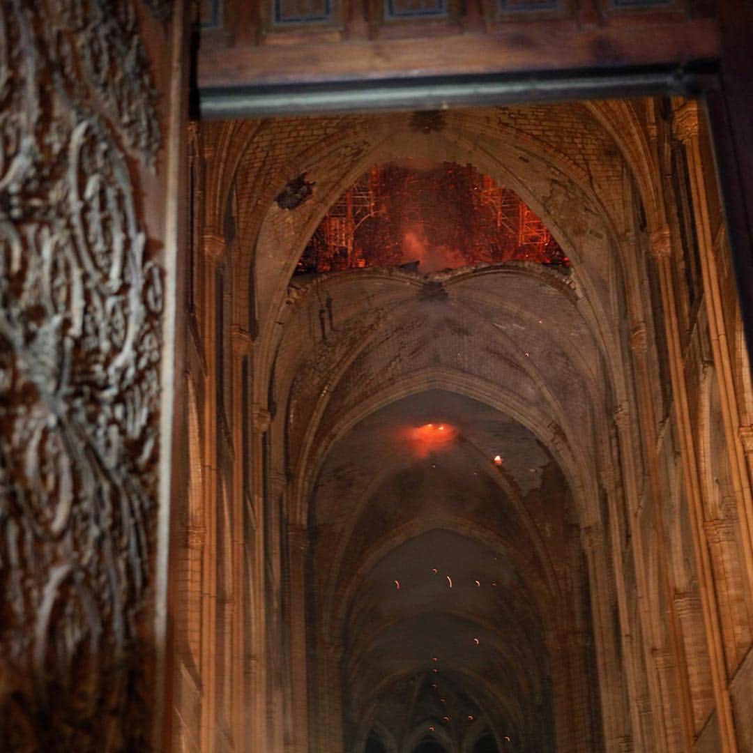 ABC Newsさんのインスタグラム写真 - (ABC NewsInstagram)「NEW: First images from inside Notre Dame show smoke rising inside the Cathedral as fire continues to burn. (REUTERS/Philippe Wojazer/Pool) #notredame #notredamecathedral #notredameparis」4月16日 8時18分 - abcnews