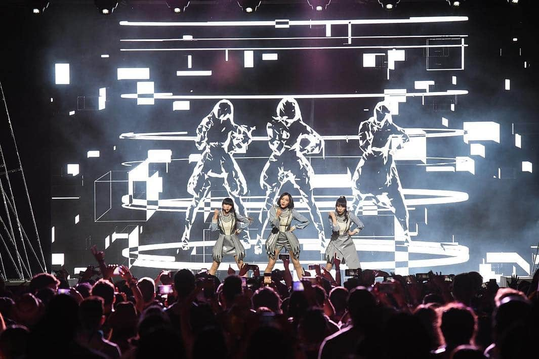 Perfumeさんのインスタグラム写真 - (PerfumeInstagram)「Our first #Coachella show was a dream come true. ✨ It feels like we’re still dreaming. Thank you to everyone that came to share this special moment with us. ♥️♥️♥️ 📸 Abbey Raymonde & Rich Fury」4月16日 8時21分 - prfm_official