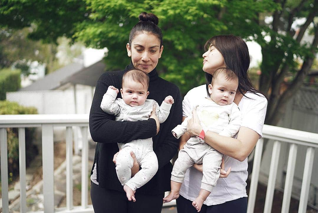 アン・カーティスさんのインスタグラム写真 - (アン・カーティスInstagram)「Expectation VS Reality 😂. First leg of our short trip - meet and visit my beautiful godchildren for the first time, Little Tala and Narra. Salute to my bestfriend and super momma @sheevaslovan 👑 Got to experience first hand what it’s like having twins! Iba ka. You got it down to a T - teether in both hands, feeding and sleeping sched ✅ Kudos to you and Momma Cecille! Super women indeed! And shout out to daddy @nslovan for taking the 5:55am shift. 🤪 See you bubbas in a few months!!!!」4月16日 8時37分 - annecurtissmith