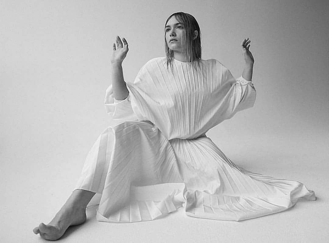 Lacy Redwayさんのインスタグラム写真 - (Lacy RedwayInstagram)「✨Florence Pugh✨ for the @thelastmagazine  Photo @paolakudacki  Makeup @tyronmachhausen  #HairByLacyRedway @florencepugh」4月16日 8時32分 - lacyredway