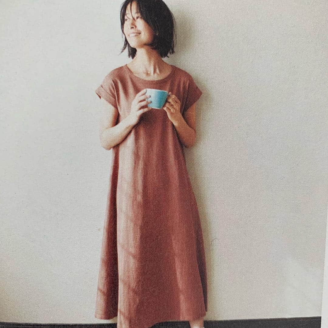 AYUMIさんのインスタグラム写真 - (AYUMIInstagram)「Afternoon Tea LIVING @afternoontea_official  のフリーペーパー「spice of a day」では アフタヌーンティーの新作ウェアを着て。 店頭ではポスターにもなっているようで お友達が写真を送ってくれました☺️ . . #afternoontealiving  #アフタヌーンティーリビング #spiceofaday  #新作ウェア」4月16日 8時34分 - ayumiayunco