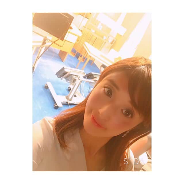川口智美のインスタグラム：「#おはようデイリーニュース  無事に 生放送が終わりました☀️ 最近、 フリートークのネタを探す時間が 楽しくなるくらい余裕が出てきました🎵  今日の #朝ご飯 何にしよう〜？ #jcom #ニュースキャスター」