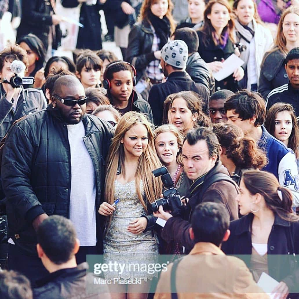 キャット・デルーナさんのインスタグラム写真 - (キャット・デルーナInstagram)「A special moment in Notre Dame was When i visited the Cathedral with fans to celebrate the release of my album “InsideOut”in Paris March 17, 2011. It was a beautiful afternoon with warm and loving people🙏🏽#Notredame #Paris #France #prayingforparis #forca #tbt #myparis 🇫🇷🇫🇷🇫🇷🇫🇷」4月16日 8時39分 - katdeluna