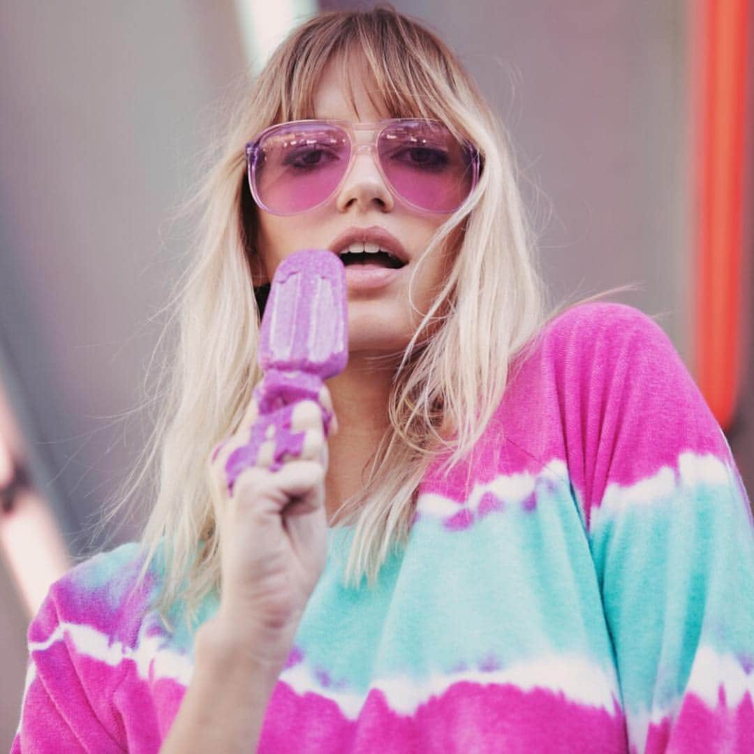 ワイルドフォックスクチュールさんのインスタグラム写真 - (ワイルドフォックスクチュールInstagram)「Take a bite out of tie dye this summer. #wildfox #moonlightjunction #summer2019 #popsicle #wildfoxsweatshirt #wildfoxsweats #wildfoxsunnies」4月16日 9時04分 - wildfoxcouture