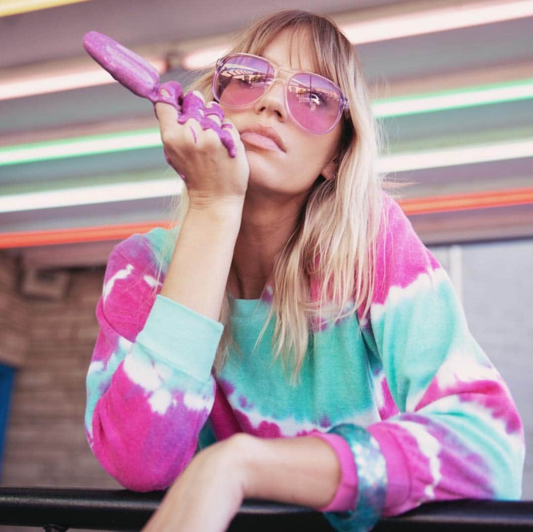 ワイルドフォックスクチュールさんのインスタグラム写真 - (ワイルドフォックスクチュールInstagram)「Take a bite out of tie dye this summer. #wildfox #moonlightjunction #summer2019 #popsicle #wildfoxsweatshirt #wildfoxsweats #wildfoxsunnies」4月16日 9時04分 - wildfoxcouture