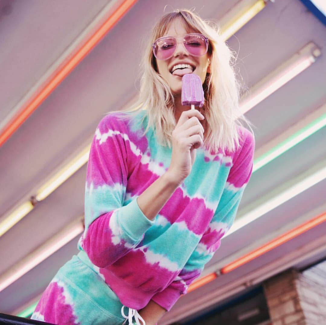 ワイルドフォックスクチュールさんのインスタグラム写真 - (ワイルドフォックスクチュールInstagram)「Take a bite out of tie dye this summer. #wildfox #moonlightjunction #summer2019 #popsicle #wildfoxsweatshirt #wildfoxsweats #wildfoxsunnies」4月16日 9時04分 - wildfoxcouture