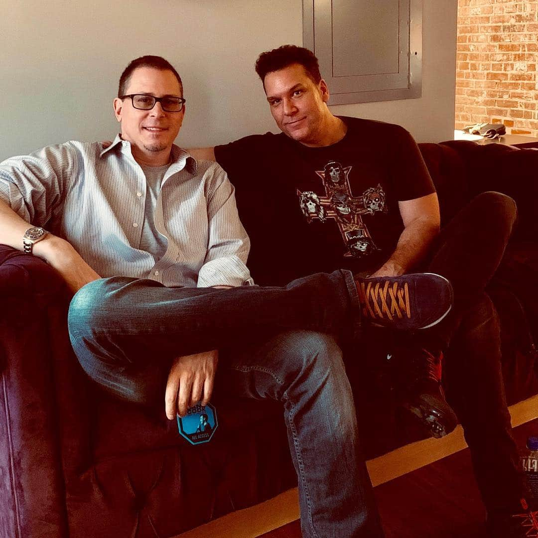 デイン・クックさんのインスタグラム写真 - (デイン・クックInstagram)「I’ve worked with this guy @frostytheshowman for a lot of years, actually since we were both kids sitting at the Cosmic Diner in NYC talking about taking over the world & having no clue the amount of taxes that success would instigate. Haha.  We formulated plots. We changed how the touring industry functioned to the point new departments had to form. I’ve always been pleased to say I’ve had jobs created for people to work and make money for their lives and families. We built relationships with so many people and hired so many more to help make these tours massive and entertaining. Not to mention threw a lot of “unknown” artists on these shows to boost their visibility. These were the things I wanted and these are the things Matt helped me to bring to fruition.  He was one of the first people I shared my idea for doing shows in the round and how to film it and showcase it. The style you see being used by some of today’s top comedians (@kevinhart4real @sebastiancomedy) I thought of that sitting a burger joint and drew the first concept. Nothing makes me prouder than to see other artists follow suit and take it to new levels knowing I brought it back to the forefront because it’s more dynamic than a standard stage I think for visually presenting it to viewers at home.  For a number of years we couldn’t work together due to agency difference but for the last few years we are both with @CAAfoundation & our next phase is in progress. This years tour with #LiveNation has been one part of the new big picture. I’m at my very best right now in terms of stand up comedy. It’s fucking cool to still be making this dream truck on with a pal like Frosty to check boxes with.  #DaneTrain #TellItLikeItIsTour #ComedyIdeas #SUperFIngerEntertainment #NewPaths #NewerPathes #NewestPathes #Bosses #Brothers」4月16日 8時56分 - danecook