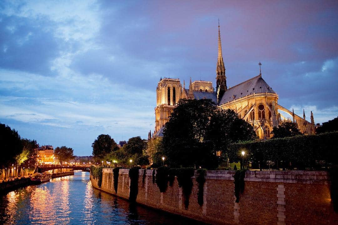 thephotosocietyさんのインスタグラム写真 - (thephotosocietyInstagram)「Photo by Stephen Alvarez @salvarezphoto | Paris, France  I am just crushed by the loss of this beautiful building. A Cathedral built on top of a Roman ruin, built on a Celtic town, Notre Dame encapsulates the history of Paris. The Cathedral is literally the center of France. For a brief, magical time I lived with my wife and children just a few blocks away on the edge of the Marais while on assignment for @natgeo. No day was complete without a glimpse of Our Lady. #Notredame #Paris」4月16日 9時00分 - thephotosociety