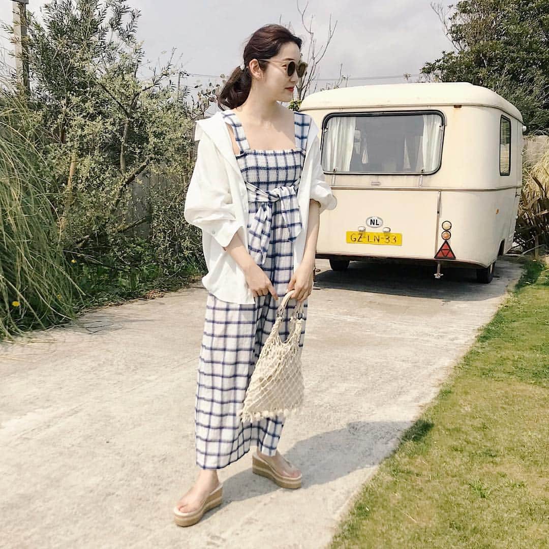 mina hinokuchiのインスタグラム：「. ☀︎☀︎☀︎ #chico_commingsoon  昨日から凄く暖かくなったので、 春物1枚や、夏のお洋服に薄手の羽織でお出かけ出来そう🌼 . 今日も1日お待ちしてます♡♡ #whoswhochico #salonbychico #フーズフーチコ #salonbychico_yokohama #mina_chicode #mery #rili_tokyo #sucle #isutapic #patra #petrel_jp #velle_jp #横浜 #横浜ルミネ」