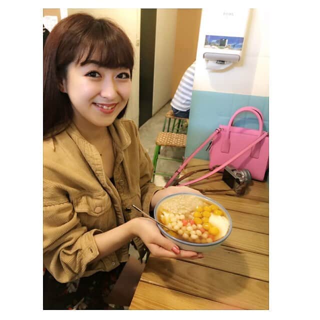 伊豆田莉奈さんのインスタグラム写真 - (伊豆田莉奈Instagram)「โอฮะซึนะ(*ˊᗜˋ*) รินะ ได้กิน 豆花(dou-fa)แล้ว ค่ะ😍 อร่อย มาก เลย🤤💕 รสชาติ คือ หวาน และ pudding เต้าหู้ ค่ะ😌💕 おはずな(*ˊᗜˋ*) 台湾のデザート豆花(ドウ・ファ)食べれました😍 めっちゃ美味しかった🤤💕 味は甘くて豆腐プリンみたいな感じ😌💕 #izurinabnk48 #rinaizutabnk48 #izutarinabnk48 #izutarina #izurina #台北 #travel #豆花 #ไต้หวัน #伊豆田莉奈 #いずりな #bnk48 #welovebnk48」4月16日 9時10分 - rina.cgm48official