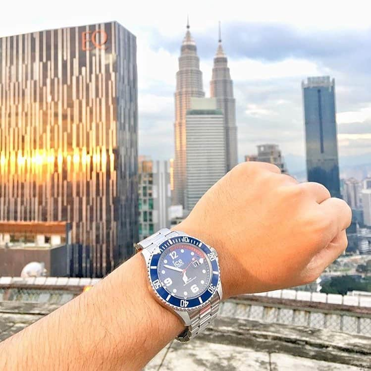 アイスウォッチさんのインスタグラム写真 - (アイスウォッチInstagram)「Wherever you go becomes a part of you somehow 💙 Thank you @rilben93 🤗 #icewatch #changeyoucan #icesteel #view #travel #watch #building #men」4月16日 0時29分 - icewatch