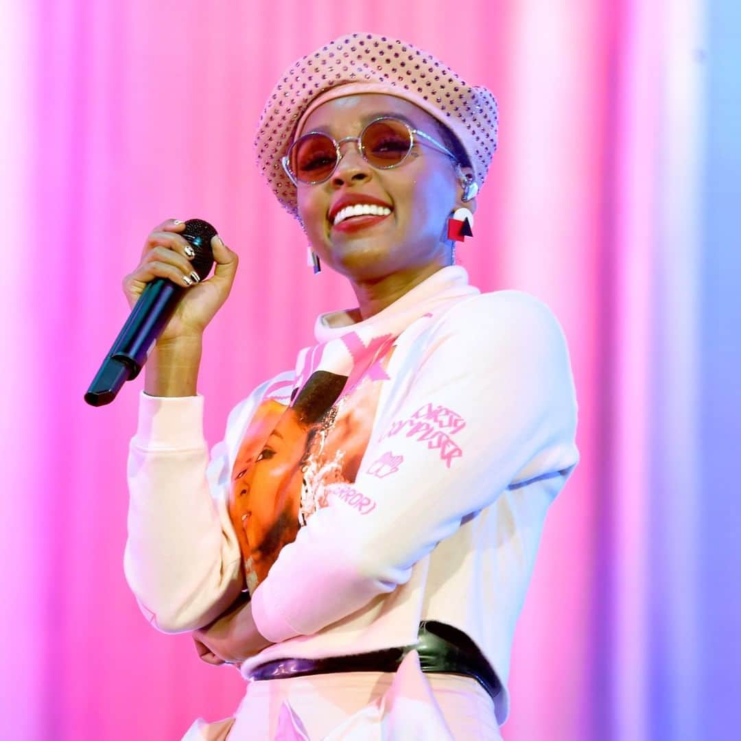 オリバーピープルズさんのインスタグラム写真 - (オリバーピープルズInstagram)「@janellemonae rocking Oliver Peoples @therow After Midnight in Brushed Silver + Pink at Coachella. #OurPeoples #JanelleMonae」4月16日 0時30分 - oliverpeoples