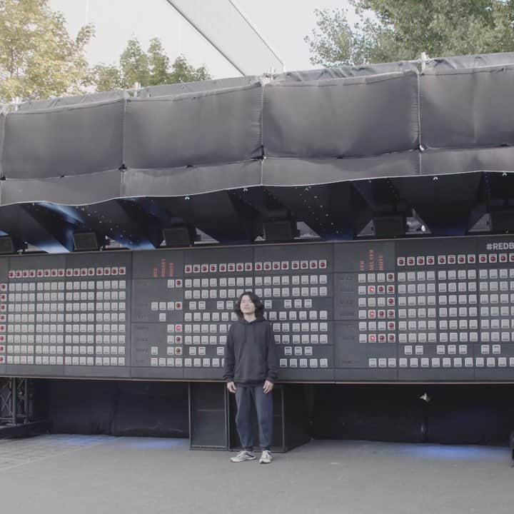Red Bull Music Academyのインスタグラム：「How to play the biggest sequencer in the world. #rbma20 #firstpatch #sequencer #synthesizer #drummachine」