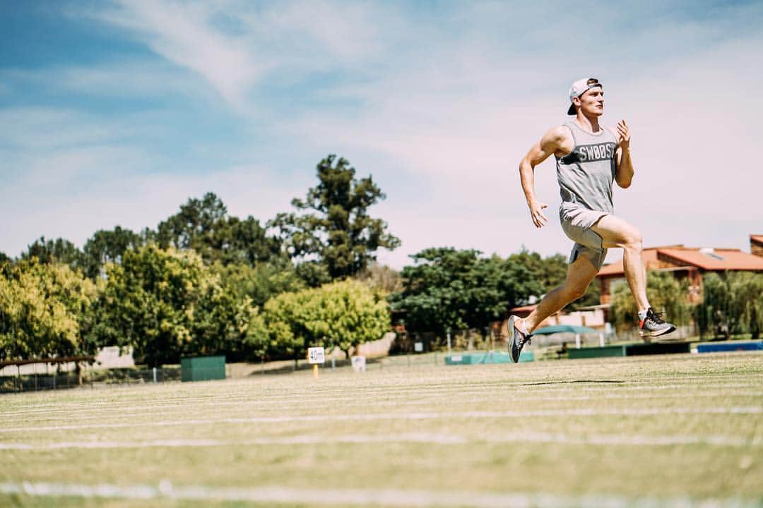 トーマス・レーラーさんのインスタグラム写真 - (トーマス・レーラーInstagram)「Sometimes we all have to run 🏃🏽 What‘s your thoughts on running training? #running #runners #tracknation #laufen #marathon #sprinters #run」4月16日 0時34分 - thomasroehler