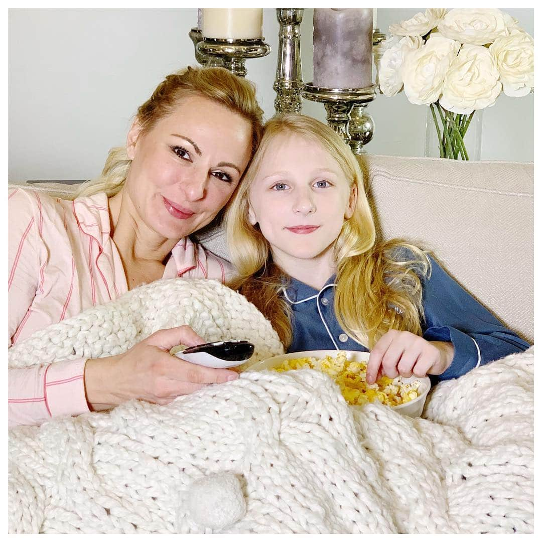 クリスティ・ルーカジアックさんのインスタグラム写真 - (クリスティ・ルーカジアックInstagram)「Love the extra time I’ve been getting to spend with Clara during Spring Break… except when she is driving me crazy! 🤪 So I’m grateful for the amazing lineup of discounted movies that DIRECTV is currently offering on sale now through 4/30! Love the excuse to snuggle with Clara. Go to channel 1111 to check them out 💕#DIRECTVInfluencer」4月16日 0時46分 - christilukasiak