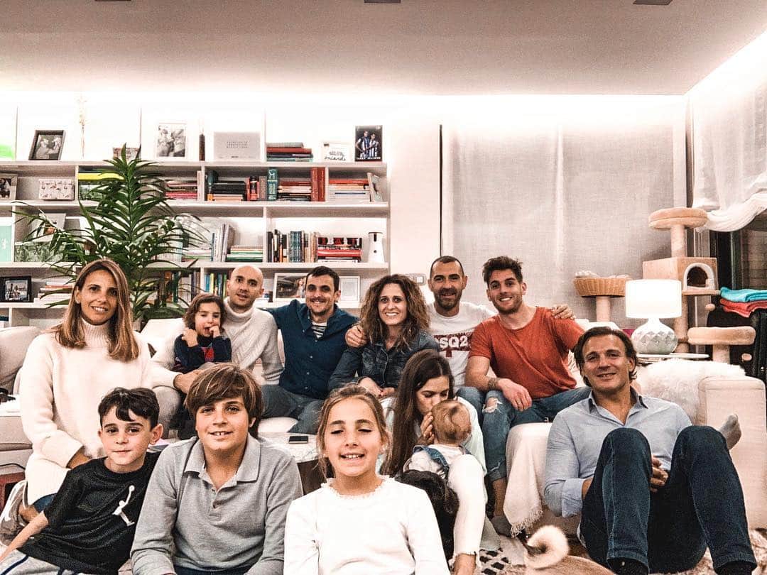 イバイ・ゴメスのインスタグラム：「Una tarde espectacular la de ayer. Rodeado de gente maravillosa, con unos conocimientos únicos, que me han hecho sentir verdaderamente afortunado y un privilegiado por poder disfrutar y a la vez aprender de ellos. ¡Mil gracias! ❤️ (TOTALMENTE recomendable @regenera_pni 👏🏼)」