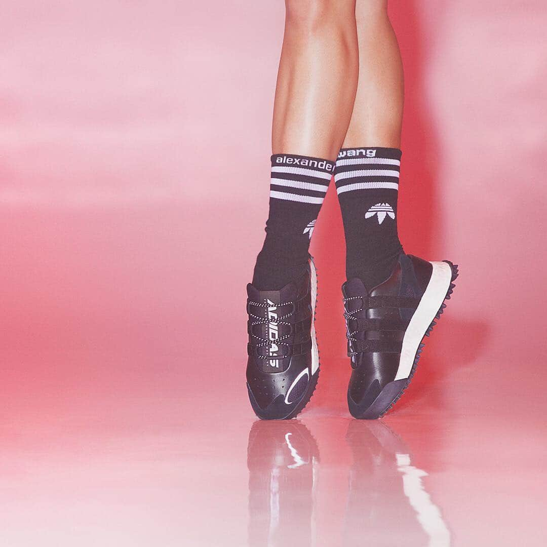 adidas Originalsさんのインスタグラム写真 - (adidas OriginalsInstagram)「Inspired by club-ready 80’s workout gear. adidas Originals by @alexanderwangny, season 5. Available April 20. #adidasOriginalsxAW  See more at adidas.com/alexanderwang」4月16日 0時48分 - adidasoriginals