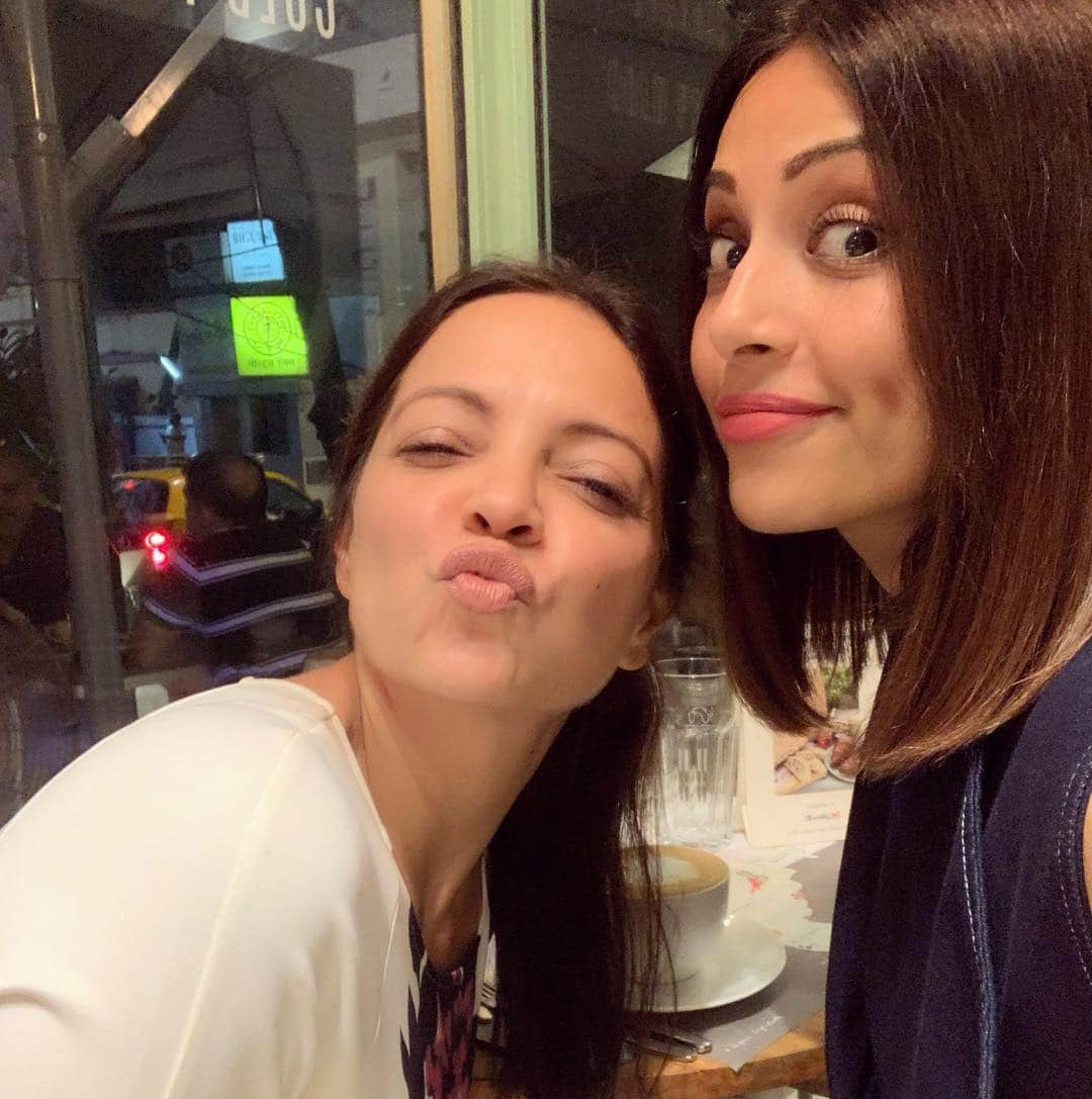 ビパシャ・バスーさんのインスタグラム写真 - (ビパシャ・バスーInstagram)「My favourite partner in crime for health and madness @deannepanday 😀❤️😘」4月16日 0時52分 - bipashabasu