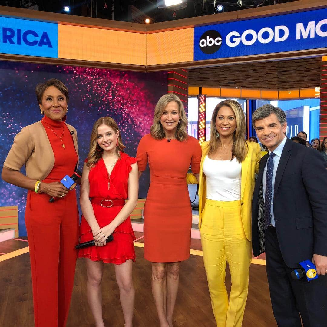 ジャッキー・エヴァンコさんのインスタグラム写真 - (ジャッキー・エヴァンコInstagram)「Thank you for having me @goodmorningamerica! Who tuned in this morning?? #TheDebut」4月16日 1時06分 - officialjackieevancho