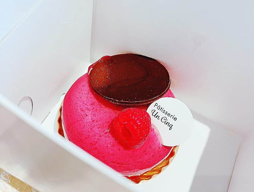 谷麻由里さんのインスタグラム写真 - (谷麻由里Instagram)「さっき載せた飲み物と ランチセット🍽  2枚目のケーキは、カシスとチョコのムースケーキ🍓 おはると2人で早起きしてケーキ屋さんに頑張って行った！ カシス大好き♡  さいきんすきなカクテルはカシスミルク🍼」4月16日 1時07分 - mayusamatokeiyaku