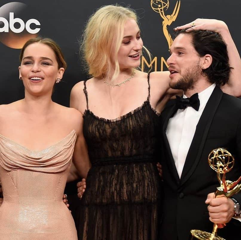 E! Onlineさんのインスタグラム写真 - (E! OnlineInstagram)「These photos felt relevant after last night's #GameofThrones. Link in bio to go inside Jon Snow's big moment (and why he can't handle the truth).」4月16日 1時15分 - enews