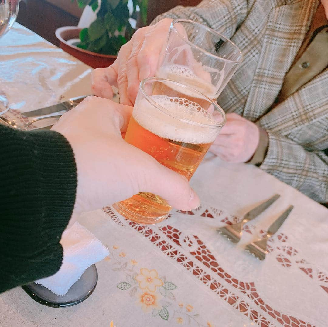 安森彩那さんのインスタグラム写真 - (安森彩那Instagram)「2019.4.13 oita in Beppu in hiji - 1年4ヵ月ぶり！？に帰省しました。 久々の別府♨️ 油谷熊八さん、ラグビーのユニフォーム着てました。 ラグビーワールドカップ2019 盛り上げていきたいですね。 - 一日目は、母に手を合わせた後、じぃじと叔母と3人でディナー。 【ホテル アーサー】 たくさん話したよ。 美味しかった～。 じぃじありがとう。 - そのあとはお世話になったところへ。 かがりーん、だいすき♥ みんな集まってくれて、嬉しかった😭❤感謝の気持ちでいっぱいです。 しばらくシャンパンはいらないです🤣 本当に本当にありがとう❤❤❤ 幸せや。。。🍀 #別府 #大分 #グルメ #おんせん県 #beppu #oita」4月16日 1時19分 - ayana.y_official