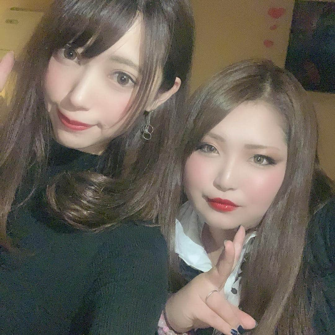 安森彩那さんのインスタグラム写真 - (安森彩那Instagram)「2019.4.13 oita in Beppu in hiji - 1年4ヵ月ぶり！？に帰省しました。 久々の別府♨️ 油谷熊八さん、ラグビーのユニフォーム着てました。 ラグビーワールドカップ2019 盛り上げていきたいですね。 - 一日目は、母に手を合わせた後、じぃじと叔母と3人でディナー。 【ホテル アーサー】 たくさん話したよ。 美味しかった～。 じぃじありがとう。 - そのあとはお世話になったところへ。 かがりーん、だいすき♥ みんな集まってくれて、嬉しかった😭❤感謝の気持ちでいっぱいです。 しばらくシャンパンはいらないです🤣 本当に本当にありがとう❤❤❤ 幸せや。。。🍀 #別府 #大分 #グルメ #おんせん県 #beppu #oita」4月16日 1時19分 - ayana.y_official