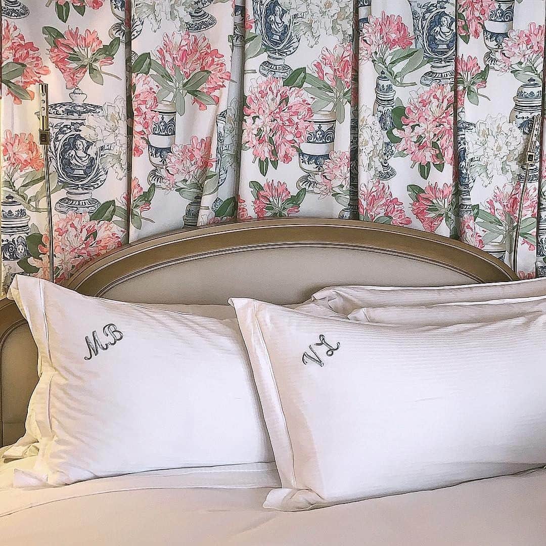 The Peninsula Hotelsさんのインスタグラム写真 - (The Peninsula HotelsInstagram)「The little luxuries of a stay at @thepeninsulabh include personally monogrammed pillows. A monogram makes everything a little more special, don’t you think? #penmoments 📸: @ms.victoriali . . . . . . . #peninsulahotels #luxuryhotels #luxuryhotelexperience #luxurytravel #travel #beautifuldestinations #welltraveled #traveldiaries #jetset #jetsetter #hotel #hotellife」4月16日 1時29分 - peninsulahotels