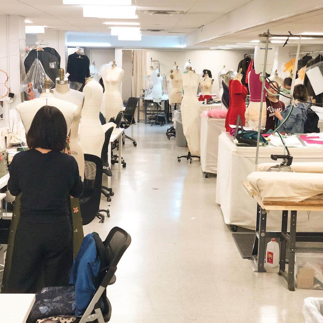 ザックポーゼンさんのインスタグラム写真 - (ザックポーゼンInstagram)「Back in action on on Monday. #zacposen #atelier #madeinnyc #madewithlove」4月16日 1時33分 - zacposen