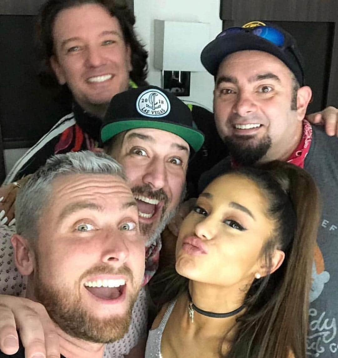 E! Onlineさんのインスタグラム写真 - (E! OnlineInstagram)「"You guys killed it last night 🙌” — Justin Timberlake  Link in bio for the best moments from Ariana Grande's #Coachella performance. (📷: @justintimberlake)」4月16日 1時35分 - enews