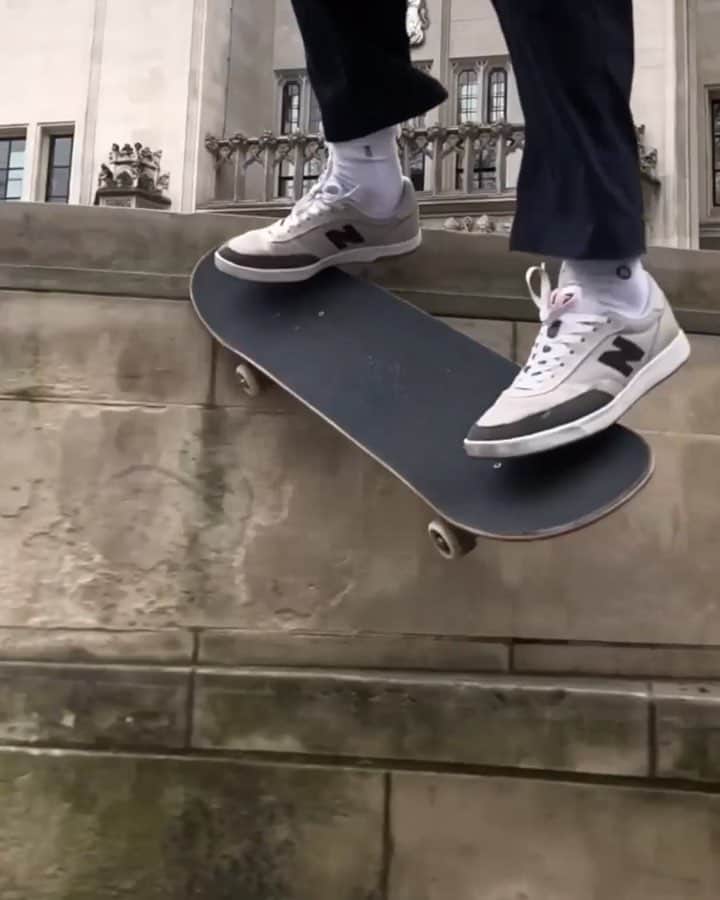 スラッシャーのインスタグラム：「👉🏽 @t0mkn0x cruising London with @jakedarwen behind the lens 📹」