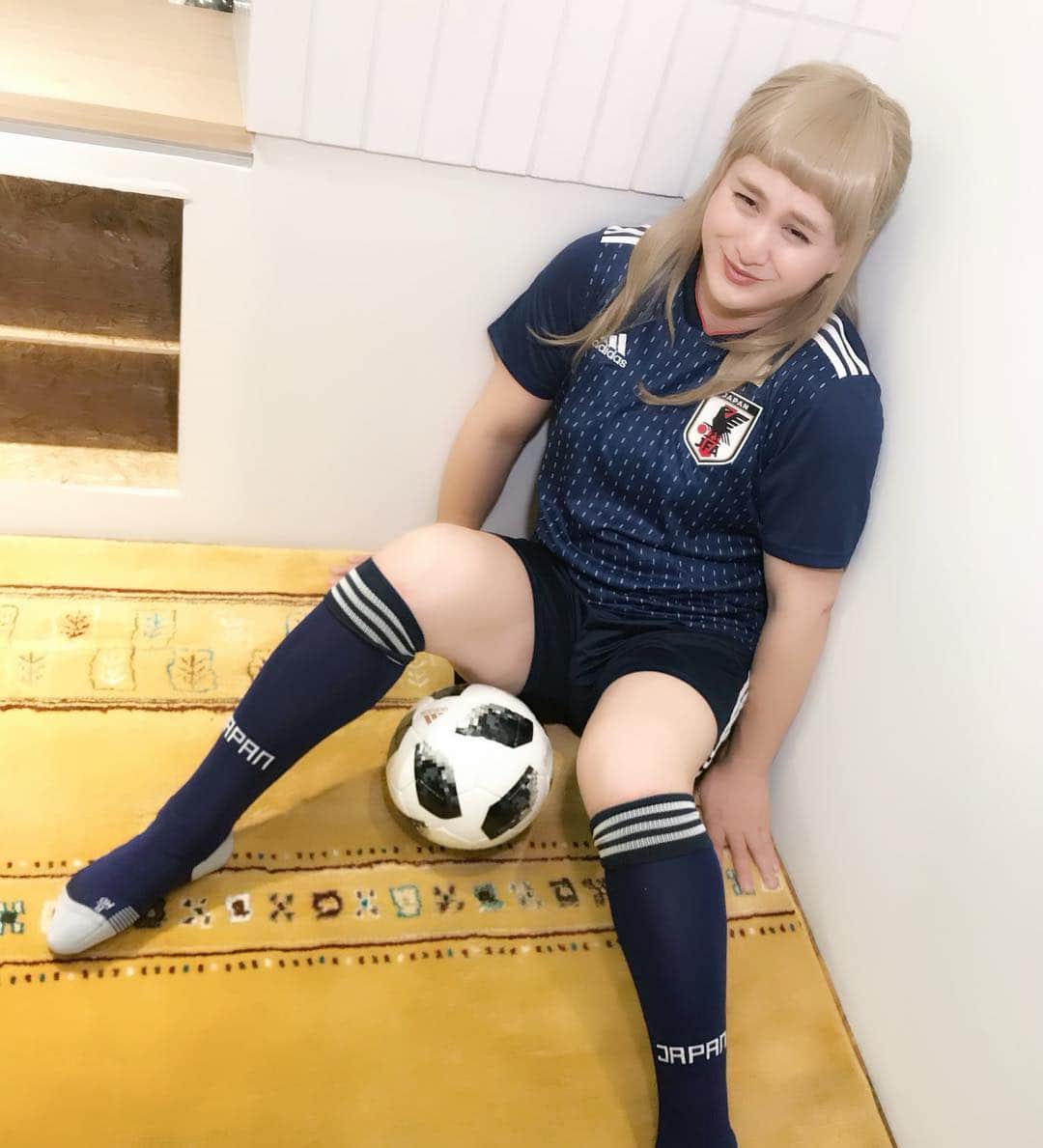 のインスタグラム：「どうも丸山桂里奈です⚽️💕 ボールとれますか❓ #丸山桂里奈 様 #sexyfootball」
