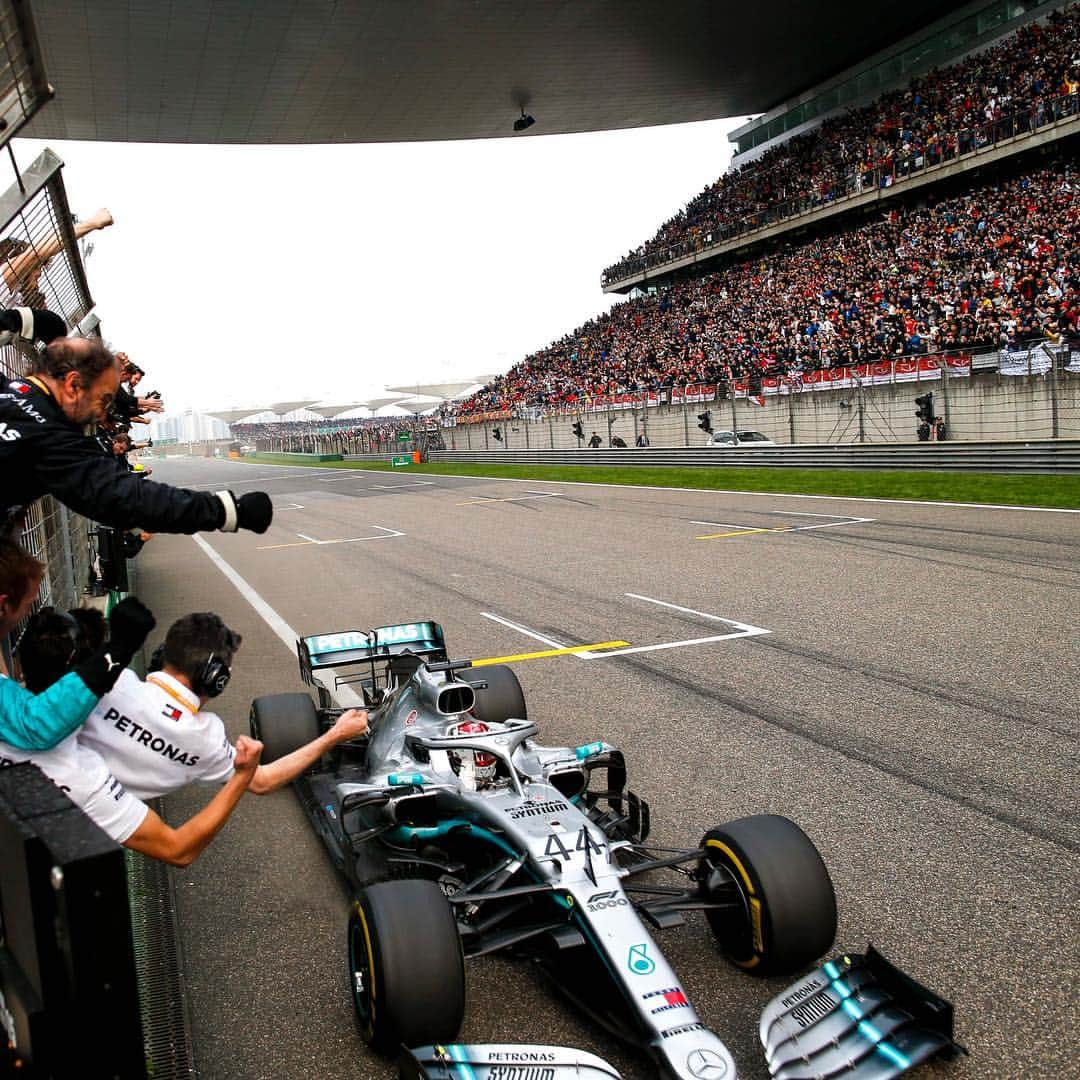 モンスターエナジーさんのインスタグラム写真 - (モンスターエナジーInstagram)「Another 1-2 finish for @mercedesamgf1 as @lewishamilton & @valtteribottas dominate the #ChineseGP which marks @f1’s 1000th race! 🏎  #Race1000 #F1 #Formula1 #MonsterEnergy」4月16日 1時42分 - monsterenergy