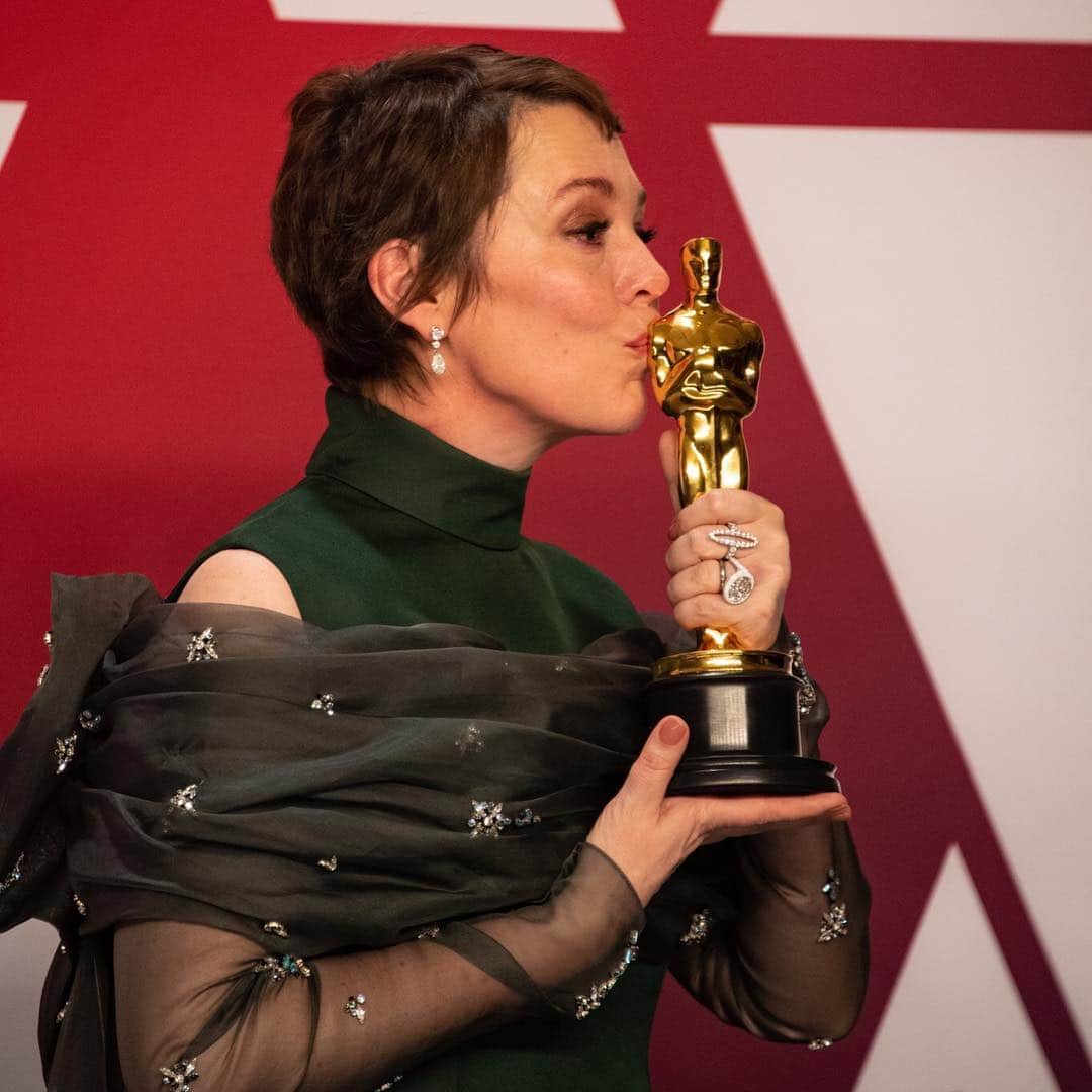 アカデミー賞さんのインスタグラム写真 - (アカデミー賞Instagram)「Olivia Colman winning the Oscar is our #MondayMotivation.」4月16日 1時43分 - theacademy