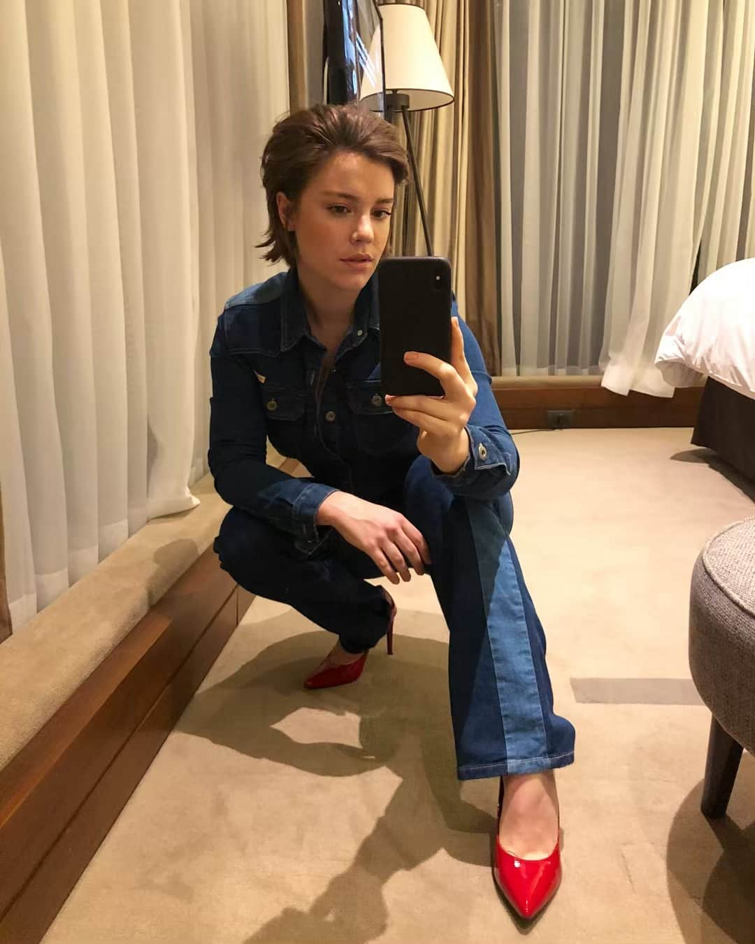 Alice Wegmannさんのインスタグラム写真 - (Alice WegmannInstagram)「fingindo que to começando a semana bem arrumadinha mas na verdade essa foto é do meio do ano passado」4月16日 1時44分 - alicewegmann