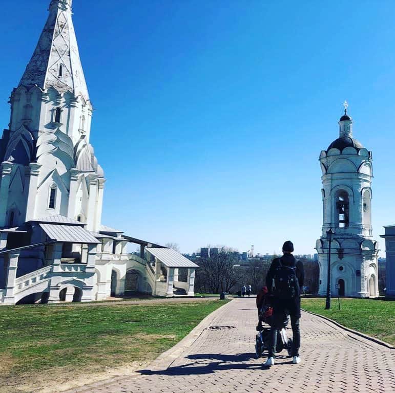 ベネディクト・ヘーヴェデスのインスタグラム：「Having a good time with the family!☀️」