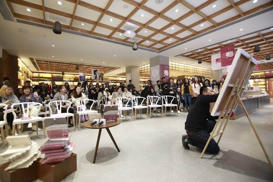 のインスタグラム：「Hiiibrand Illustration talk + live drawing in Nanjing @hiiibrand」