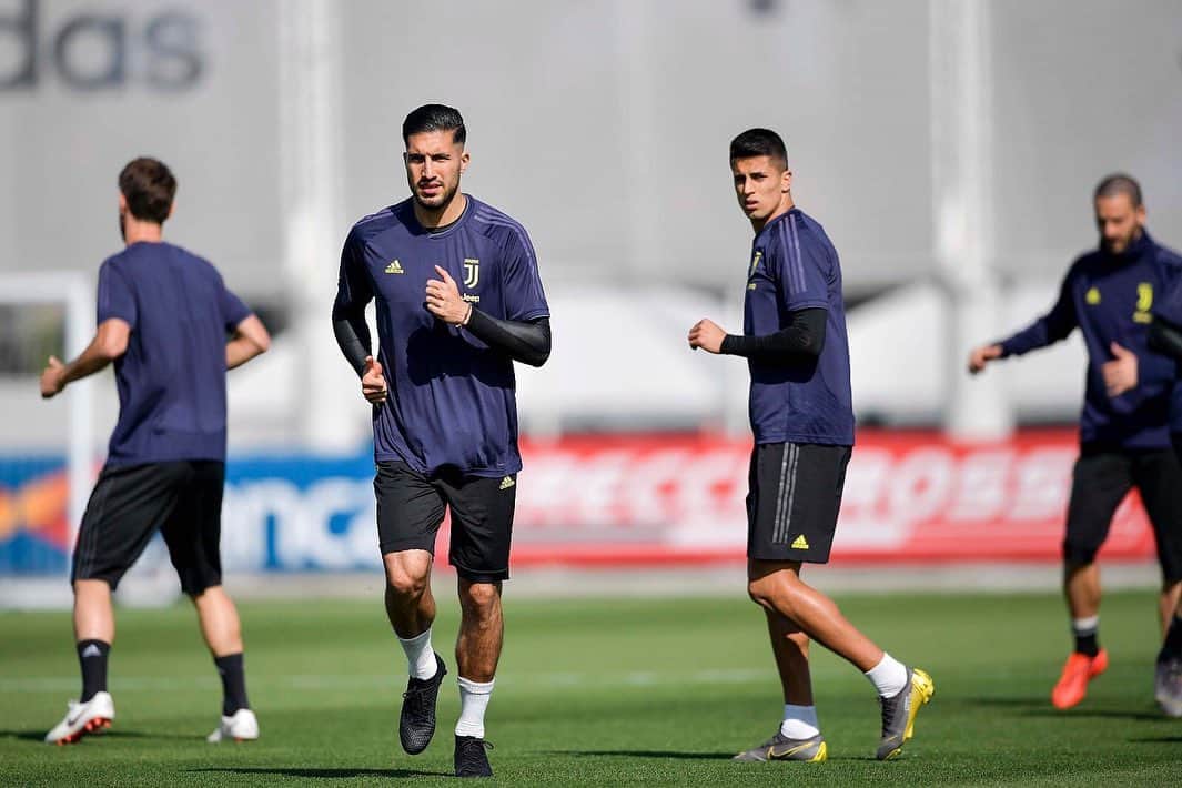 エムレ・カンのインスタグラム：「WeCan❗ ⠀⠀⠀⠀⠀⠀⠀⠀⠀ #EC23 #juventus #FinoAllaFine #forzajuve」