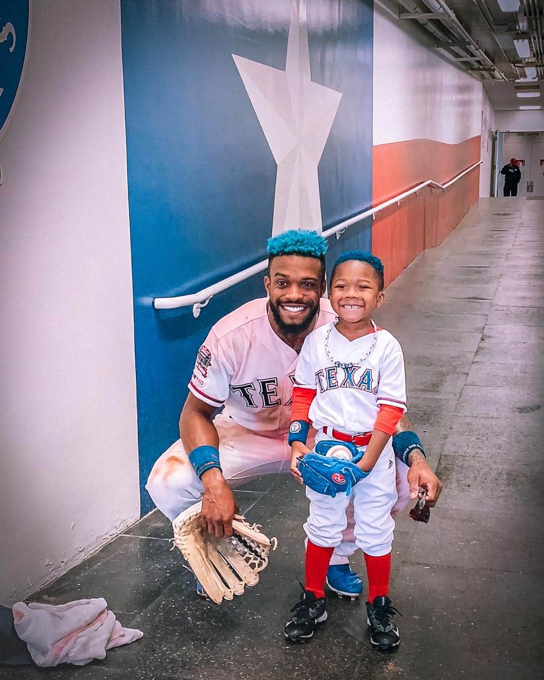 デライノ・デシールズ・ジュニアのインスタグラム：「Lil’ Sonic. #togetherwe」