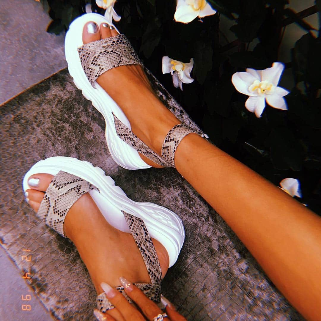 Public Desireさんのインスタグラム写真 - (Public DesireInstagram)「Doll have you checked the weather for this weekend?! You NEED these🙌☀️ Shop PERRIE £29.99  #lookofthebae #pdbae Tap to shop ☝」4月16日 2時09分 - publicdesire