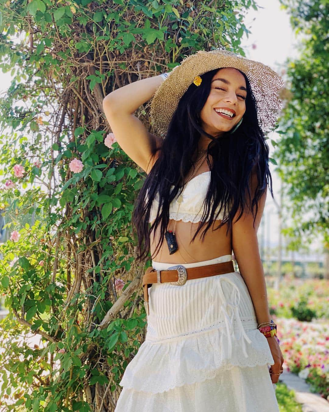 MTVさんのインスタグラム写真 - (MTVInstagram)「Queen of #Coachella fashion 💎 | 🔁 #VanessaHudgens」4月16日 2時15分 - mtv