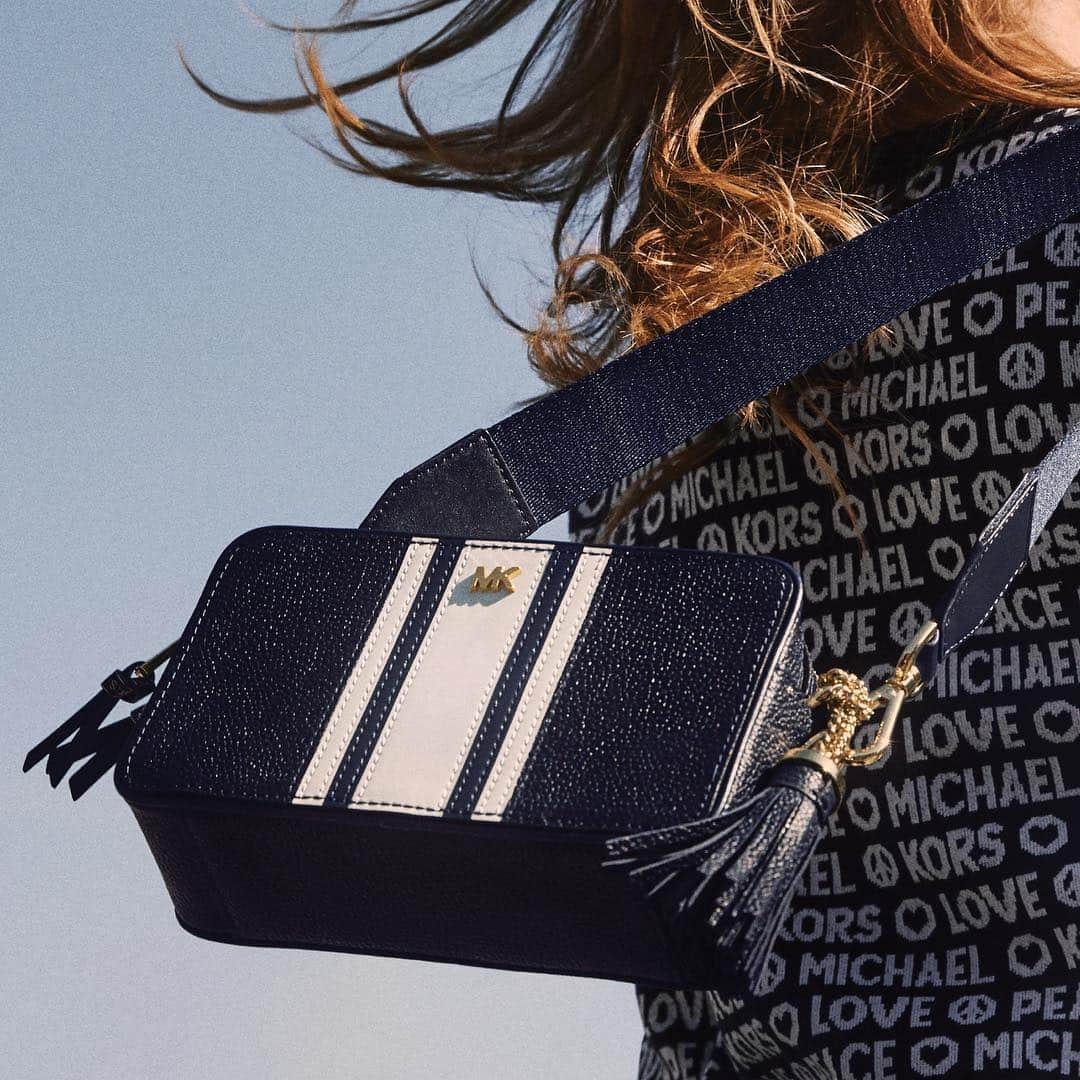 マイケルコースさんのインスタグラム写真 - (マイケルコースInstagram)「Earn your stripes.  #MichaelKors」4月16日 2時18分 - michaelkors