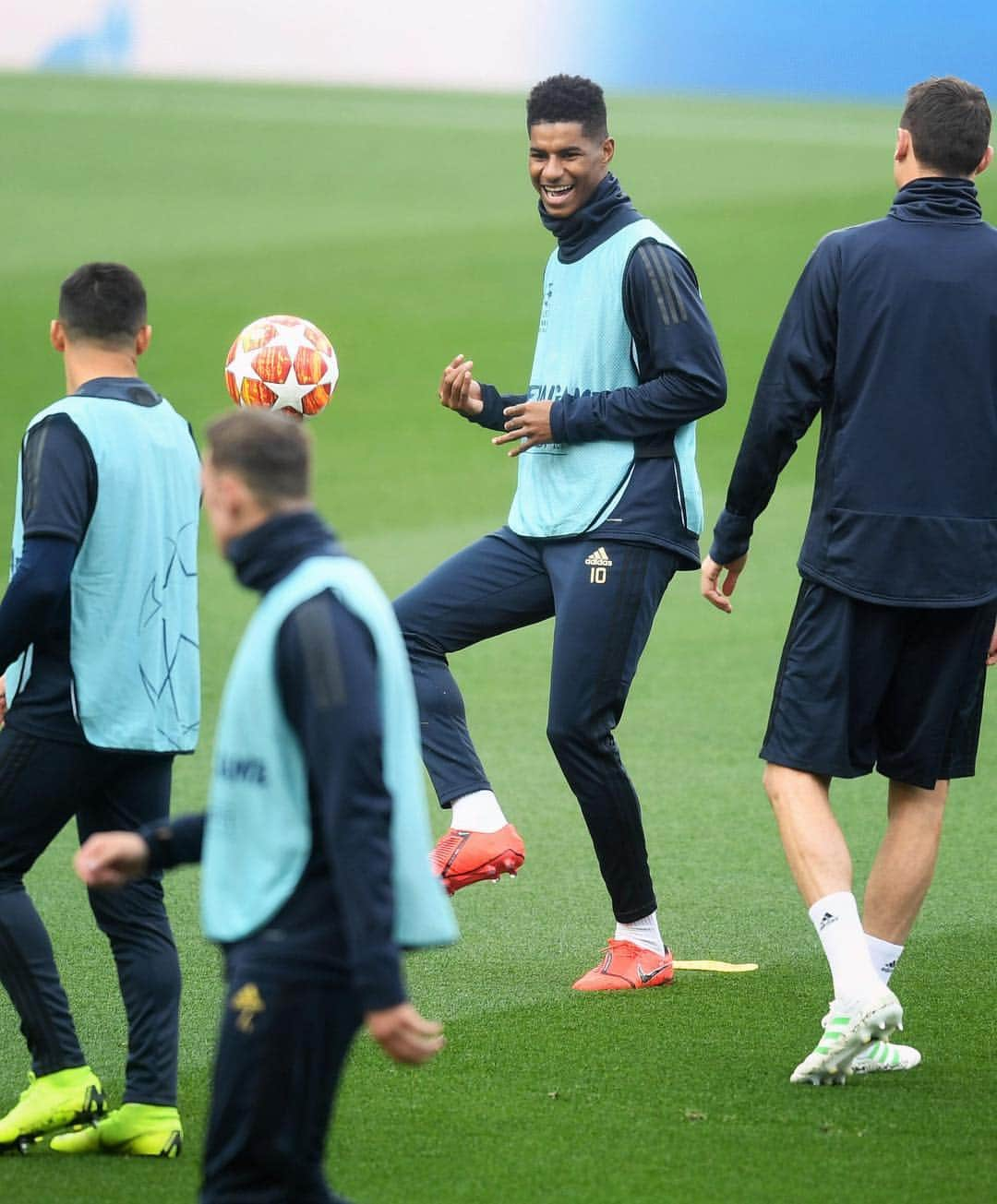 マンチェスター・ユナイテッドさんのインスタグラム写真 - (マンチェスター・ユナイテッドInstagram)「Working hard in Barca's back yard! 💪 #MUFC #ChampionsLeague」4月16日 2時18分 - manchesterunited