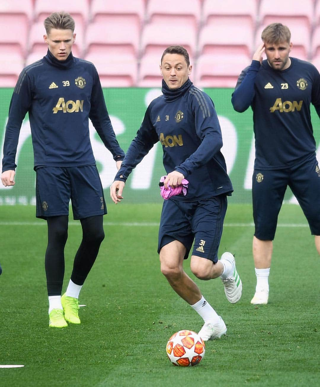 マンチェスター・ユナイテッドさんのインスタグラム写真 - (マンチェスター・ユナイテッドInstagram)「Working hard in Barca's back yard! 💪 #MUFC #ChampionsLeague」4月16日 2時18分 - manchesterunited