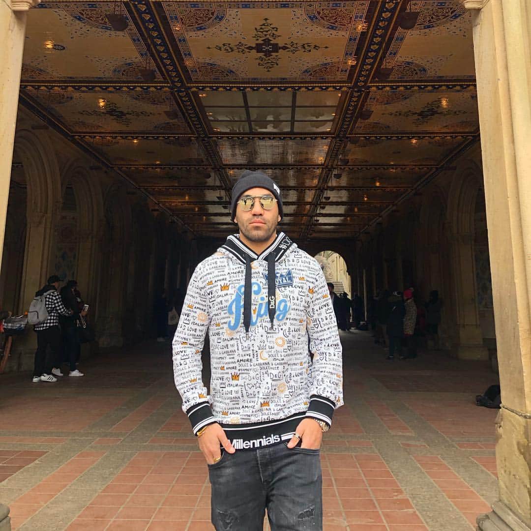 マルコ・ファビアンのインスタグラム：「Not everyone will understand your journey. That’s okay. You’re here to live your life, not to make everyone understand. ——— No todos entenderán tu viaje. esta bien. Estás aquí para vivir tu vida, no para hacer que todos comprendan.  #todosconel10 #enjoythemoment #happiness #vivalavida #idontcare #silence #sonrie #baila 😉💫」