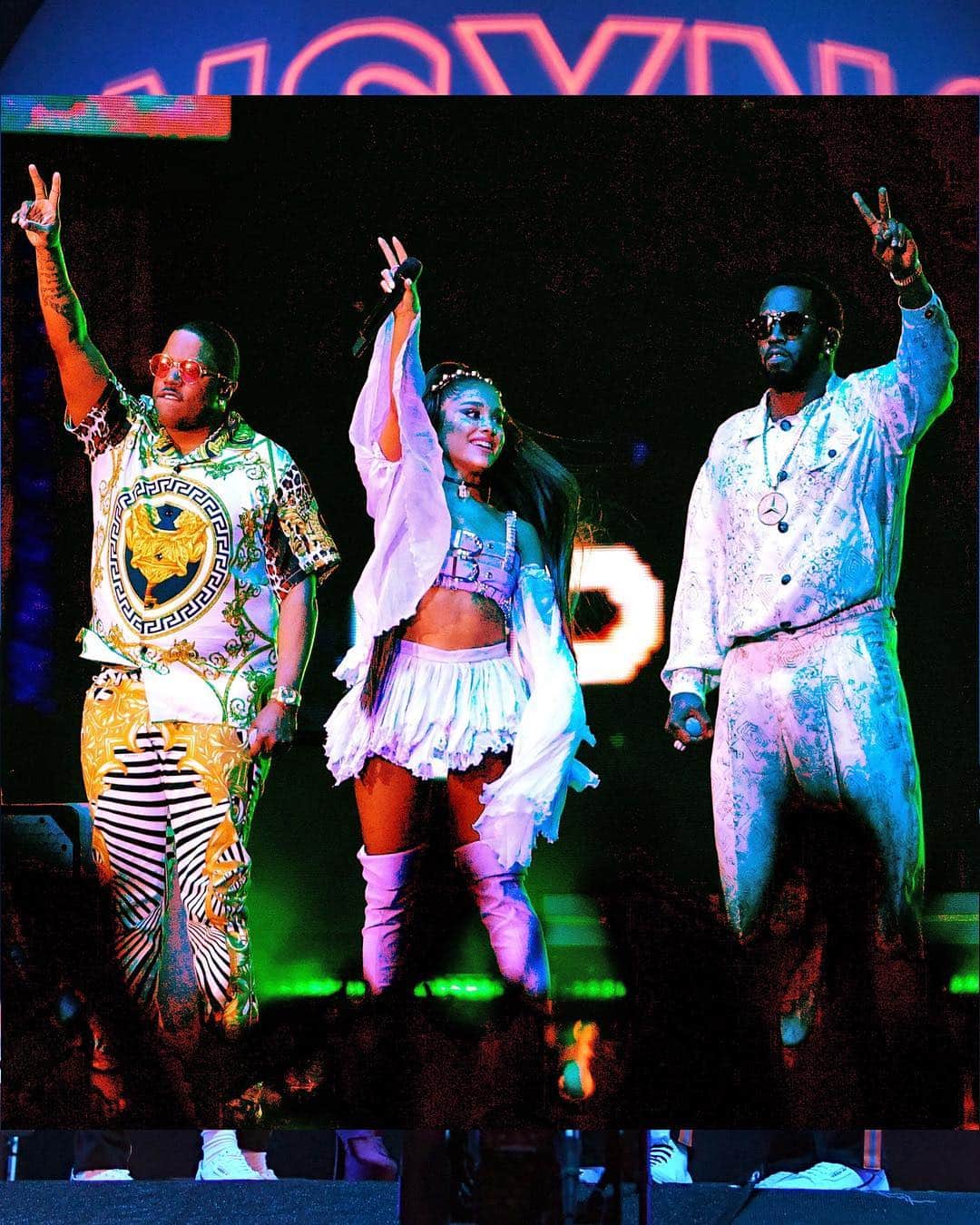 Just Jaredさんのインスタグラム写真 - (Just JaredInstagram)「@arianagrande hits the stage with surprise guests @nsync @nickiminaj @diddy and @rsvpmase at her headlining @coachella set! See more on JustJared.com now #ArianaGrande #NSYNC #NickiMinaj #Diddy #Coachella2019 Photos: @gettyimages / @splashnews」4月16日 2時26分 - justjared