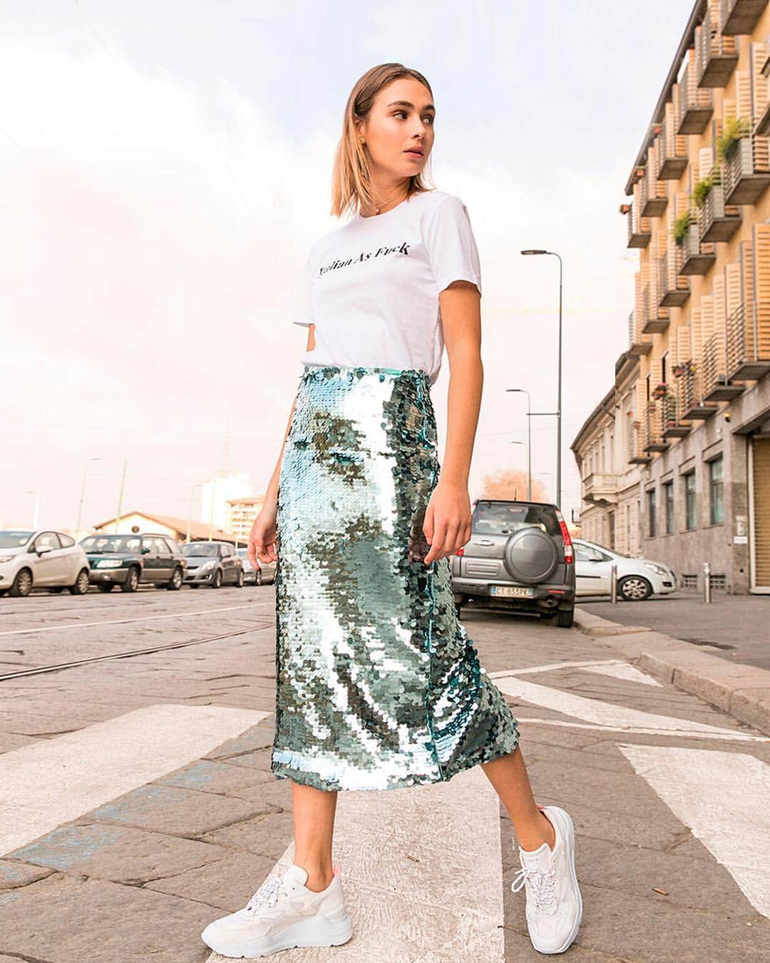 Blonde Saladさんのインスタグラム写真 - (Blonde SaladInstagram)「🌈Live the Coachella vibes everyday with our limited edition @souvenirofficial x The Blonde Salad sequin midi skirt! SHOP IT now only on our e-shop 💙 #theblondesalad #newcollection #ss19  #midiskirt #sequin」4月16日 2時28分 - theblondesalad