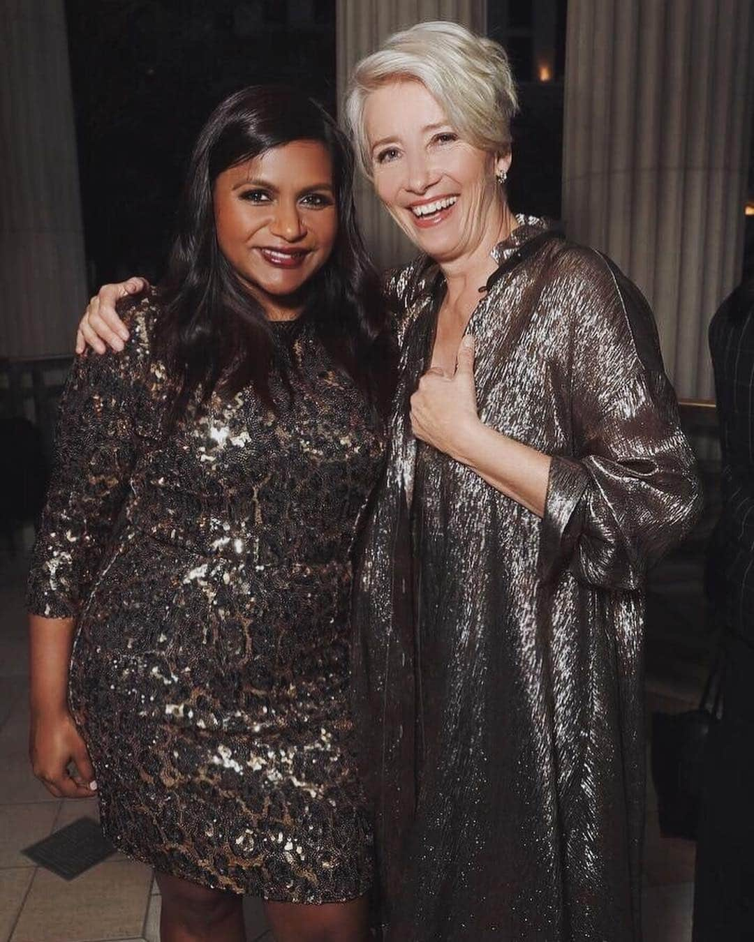 ミンディ・カリングさんのインスタグラム写真 - (ミンディ・カリングInstagram)「Happiest of birthdays to this incredible woman #EmmaThompson 🎉 Not only is she one of the biggest influences on my career….she stars in my upcoming movie @latenightmovie! It’s been a dream come true to work with her. And as you can tell from this photo, I have NO CHILL about it. 🌟」4月16日 2時29分 - mindykaling